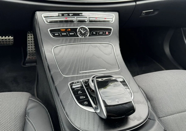 Mercedes-Benz Klasa E cena 149900 przebieg: 76000, rok produkcji 2019 z Łaskarzew małe 667